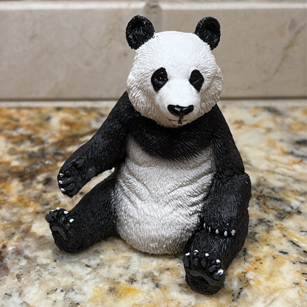 14773 Schleich Giant Panda, Female -Sitting upright Panda Toy Figurine *Retired*